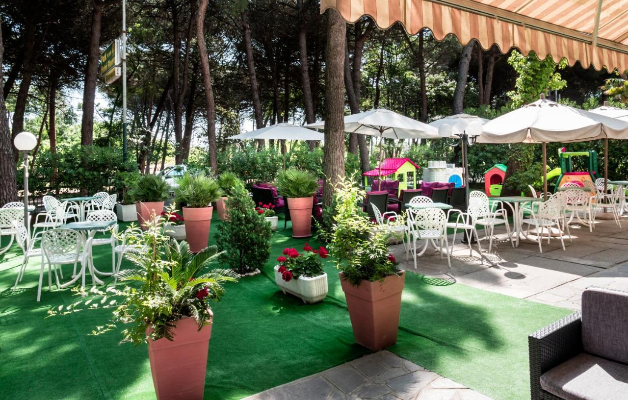 Park Hotel Pineta チェルヴィア エクステリア 写真